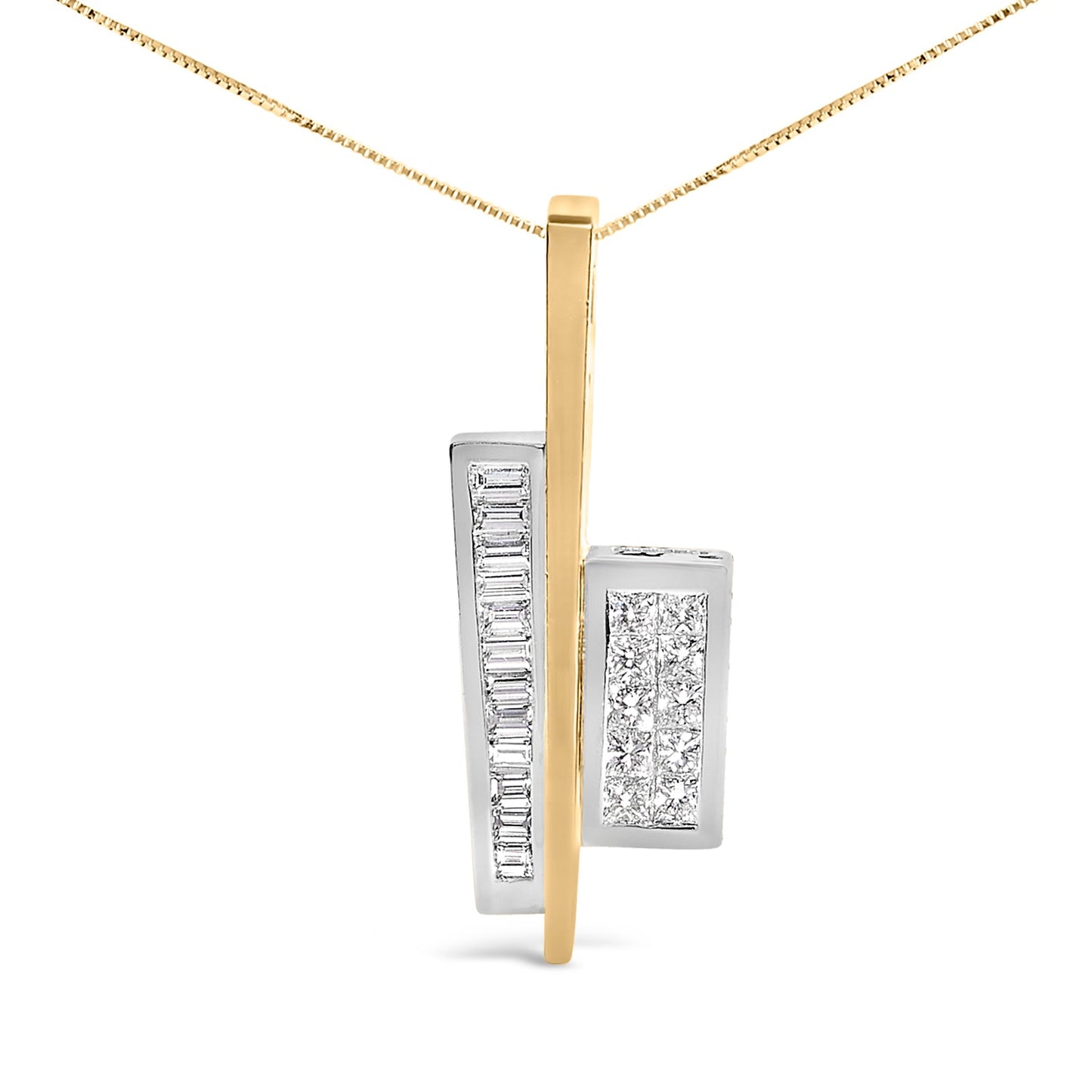 Collar con colgante en forma de llave de oro amarillo y blanco de 18 quilates con diamantes talla princesa y baguette de 1,87 quilates en total (color H-I, claridad SI1-SI2) y 45,72 cm