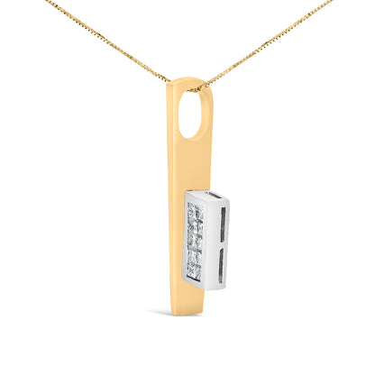 Collar con colgante en forma de llave de oro amarillo y blanco de 18 quilates con diamantes talla princesa y baguette de 1,87 quilates en total (color H-I, claridad SI1-SI2) y 45,72 cm