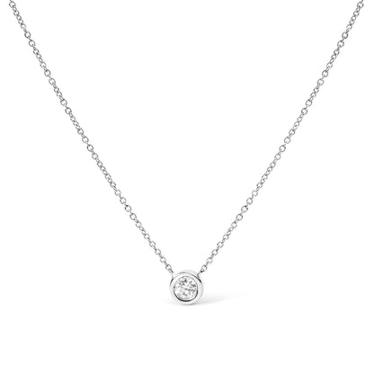 Collar con colgante solitario moderno de oro blanco de 10 quilates con diamante redondo talla brillante de 0,10 quilates engastado en bisel de 40,64-45,72 cm (color H-I, claridad SI2-I1)