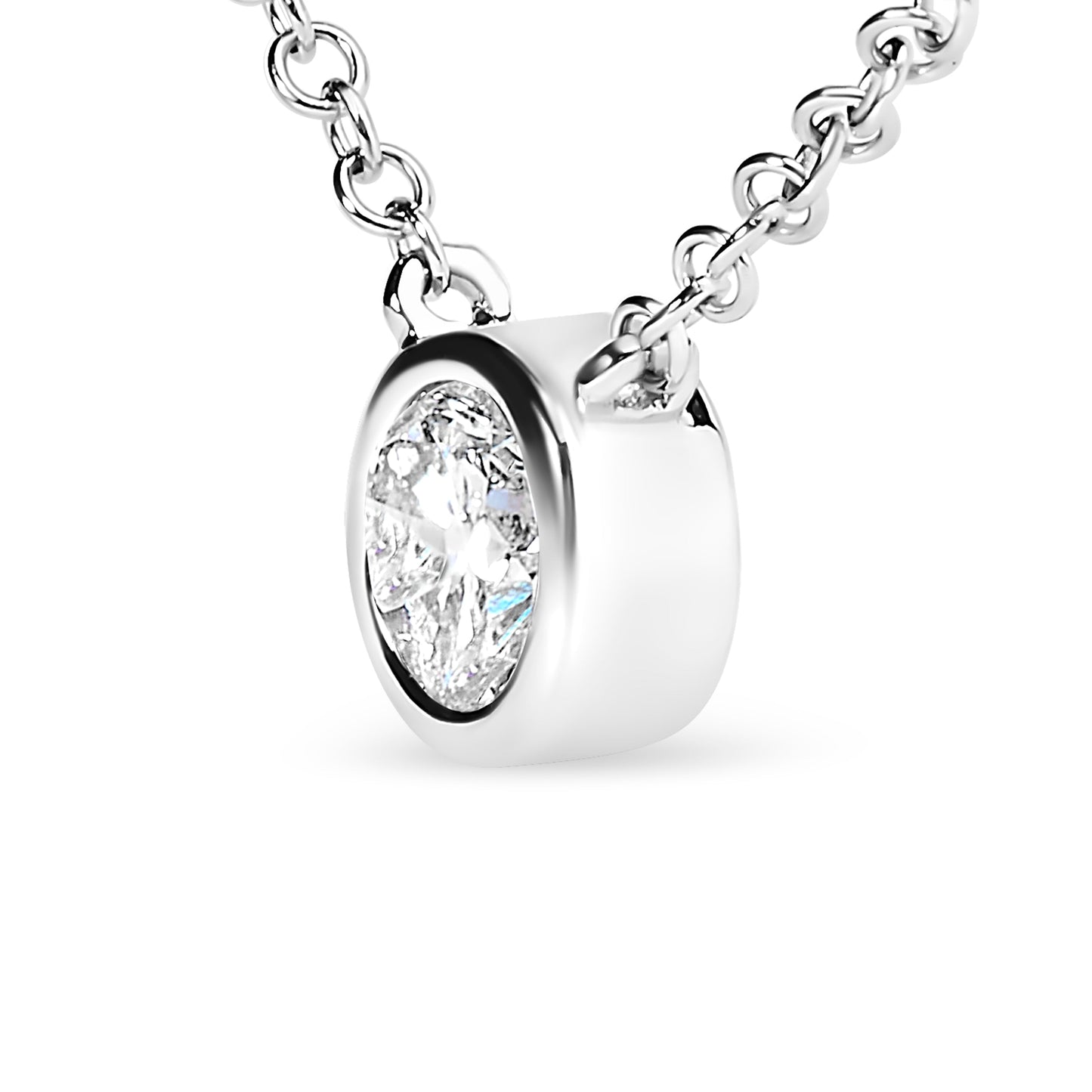 Collar con colgante solitario moderno de oro blanco de 10K con diamante de talla brillante redondo de 1/2 quilate engastado en bisel de 16"-18" (Color H-I, Claridad SI2-I1)