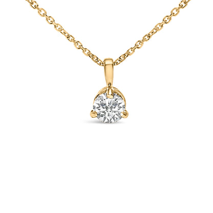 Collar con colgante solitario de diamante redondo de 14 quilates de oro amarillo de 3/8 quilates con engaste de 3 puntas estilo martini (color G-H, claridad SI2-I1) - 18 pulgadas