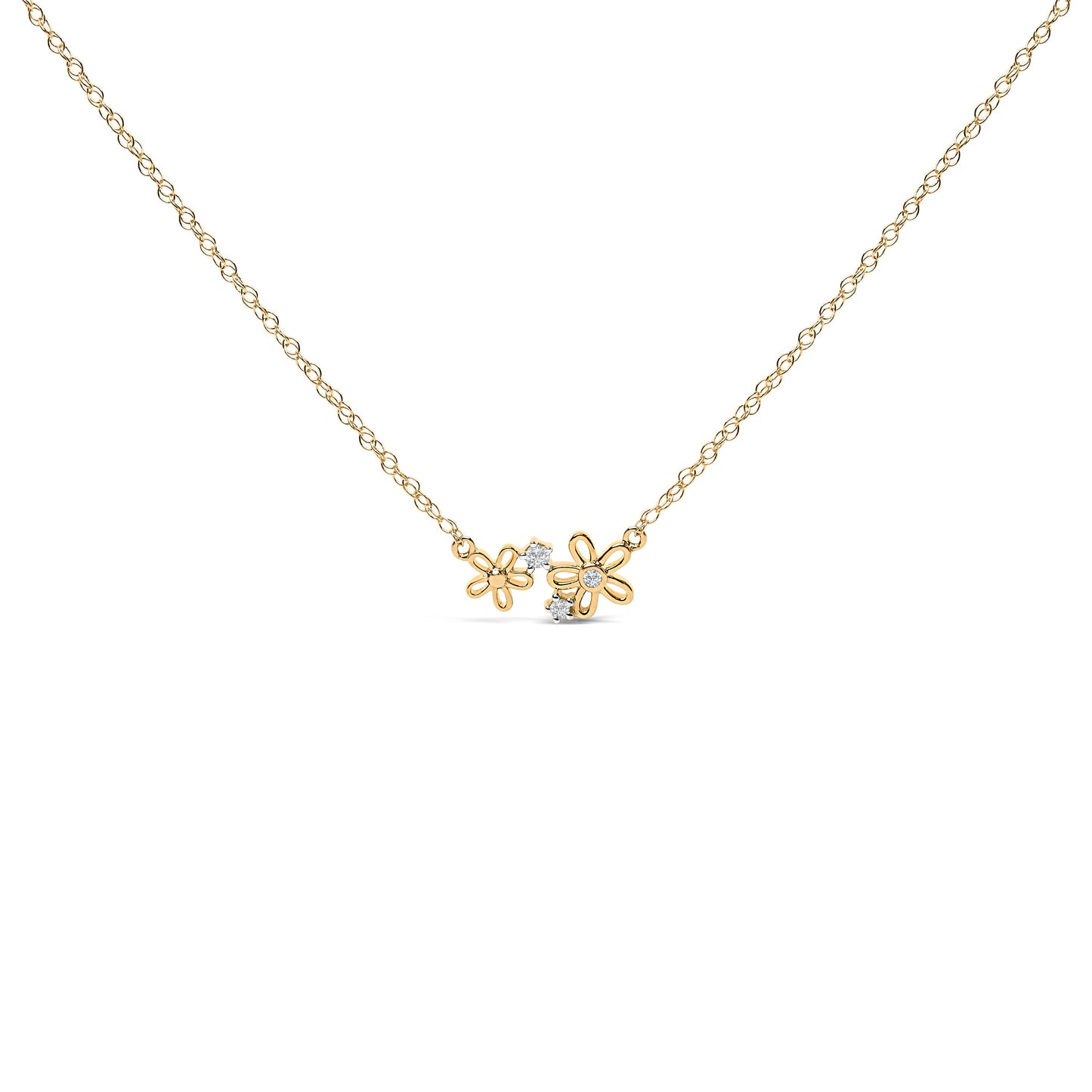 Collar con colgante floral con acento de diamante en plata de ley chapada en oro amarillo de 14 quilates
