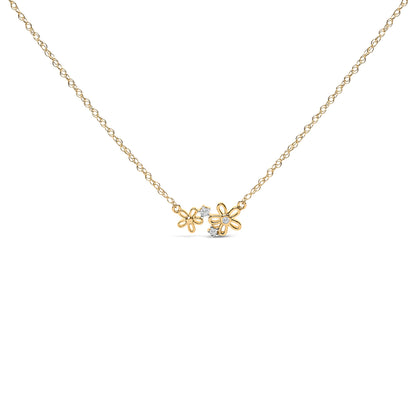 Collar con colgante floral con acento de diamante en plata de ley chapada en oro amarillo de 14 quilates