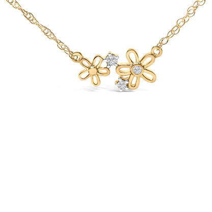 Collar con colgante floral con acento de diamante en plata de ley chapada en oro amarillo de 14 quilates