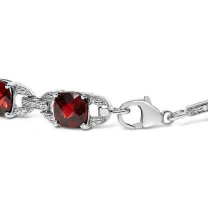 Pulsera de eslabones tipo tenis de moda de plata de ley .925 con granate rojo de cojín a cuadros de 7x7 mm y acentos de diamantes (color I-J, claridad I1-I2) - Tamaño 7 pulgadas