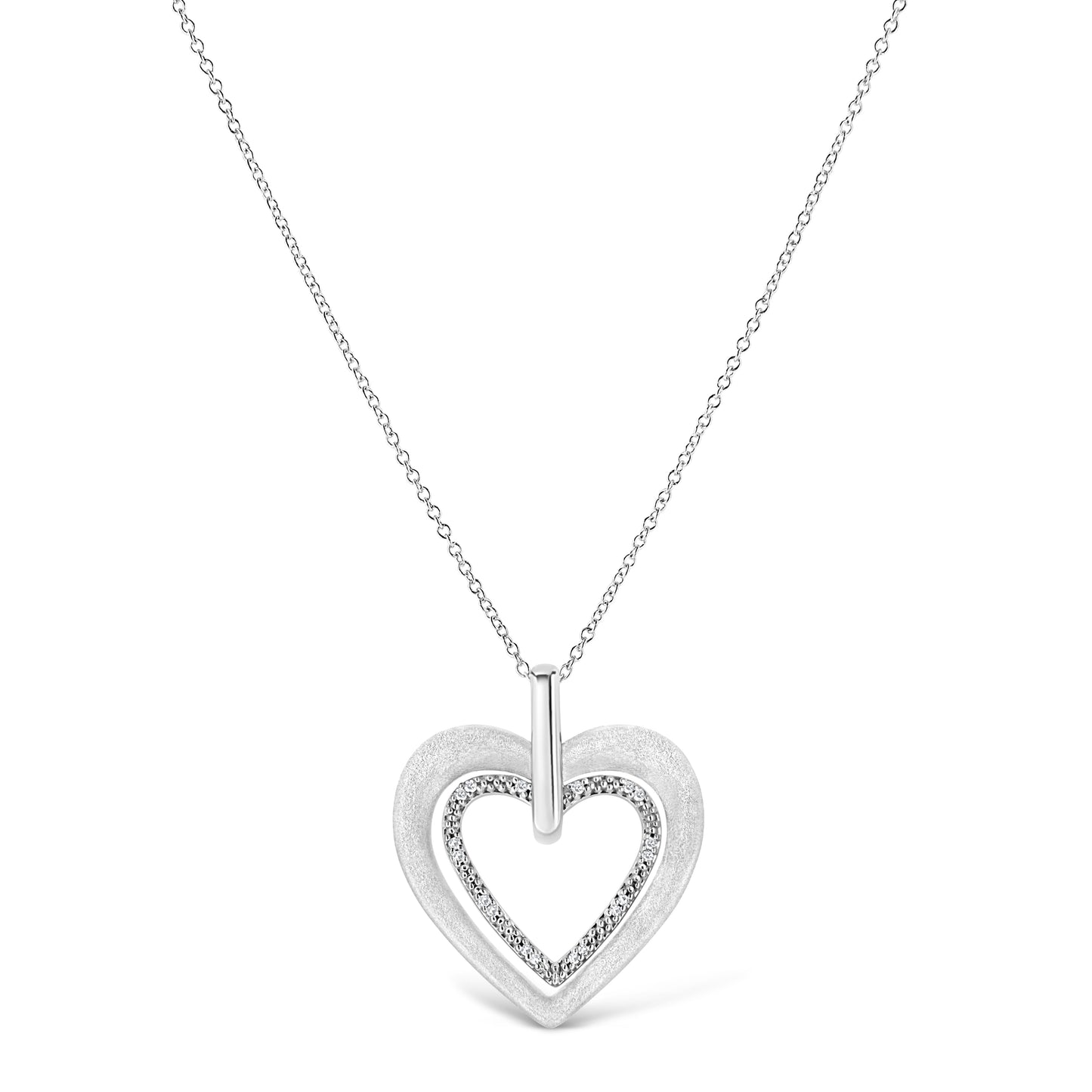 Collar con colgante de doble corazón de plata de ley .925 con acento de diamante engarzado con garras, 45,72 cm (color I-J, claridad I1-I2)
