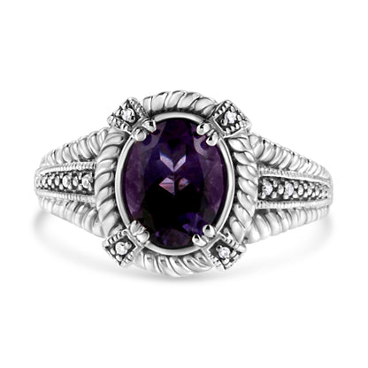 Anillo de plata de ley .925 con amatista morada ovalada de 9x7 mm engastada en garra y detalles de diamantes (color I-J, claridad I1-I2) - Talla 7