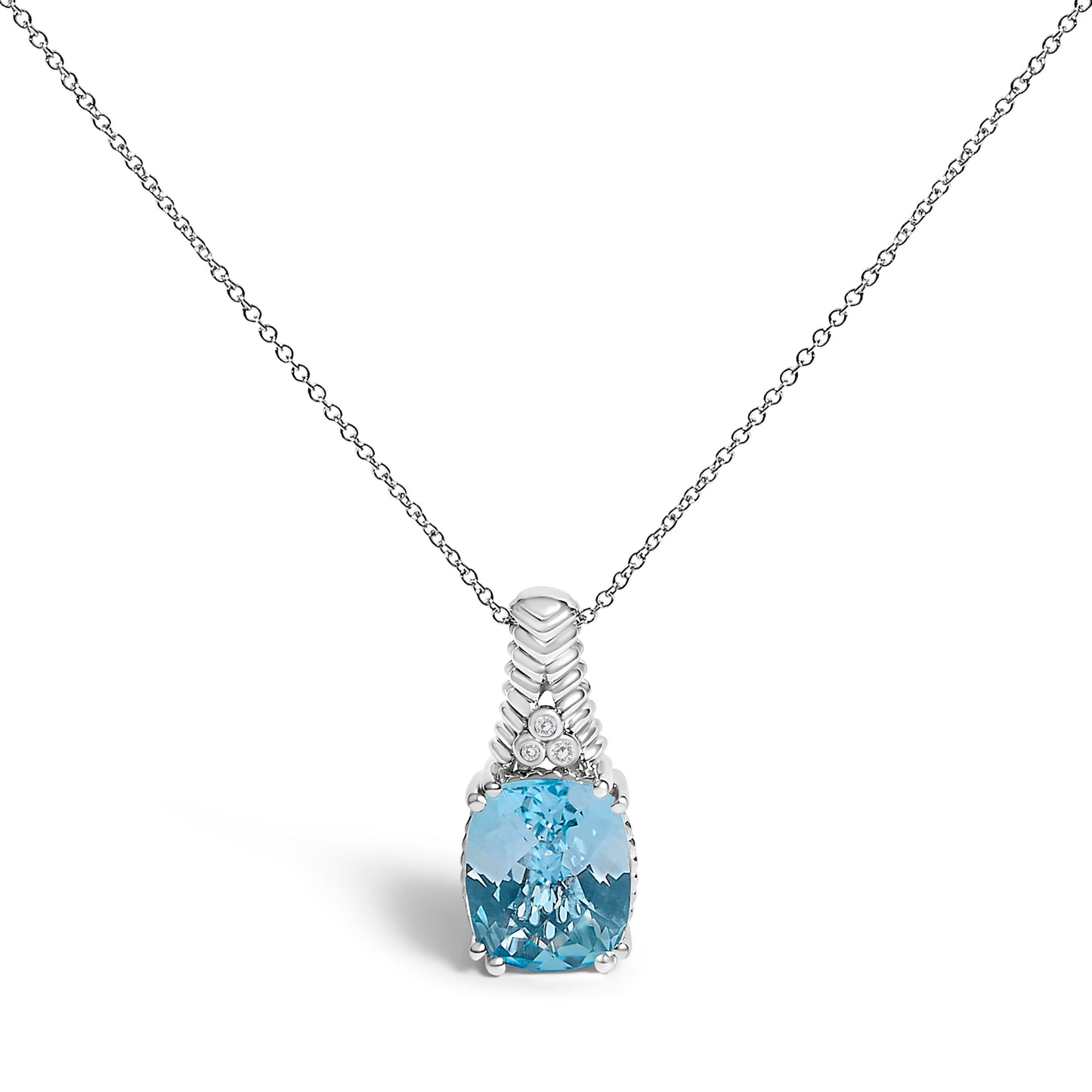 Collar con colgante de topacio azul y acento de diamante texturizado de plata de ley .925 - 18 pulgadas