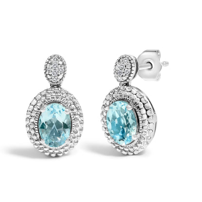 Pendientes con acento de diamante de plata de ley .925 y topacio azul ovalado con halo de cuentas (color I-J, claridad I1-I2)