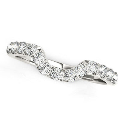Anillo de boda de oro blanco de 14 quilates con diseño curvo y diamantes pavé (1/6 quilates en total)