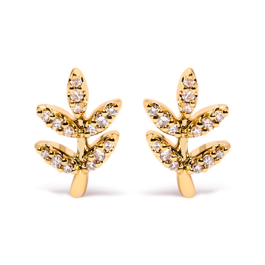Pendientes de botón de hoja y rama acentuados con diamantes de oro amarillo de 10 qt y 1/10 ct (color H-I, claridad I1-I2)