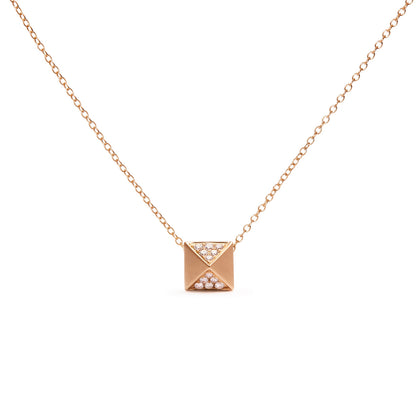 Collar con colgante de pirámide con acabado mate y diamantes de 1/4 Cttw de oro amarillo de 14K (Color G-H, Claridad SI1-SI2) - 18 pulgadas