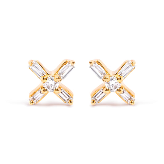 Pendientes de tuerca de oro amarillo de 10 quilates con diamantes redondos y de talla baguette de 1/10 Cttw en forma de X (color H-I, claridad I1-I2)