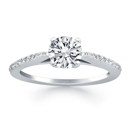 Anillo de compromiso de oro blanco de 14k con micro garras de diamantes y diseño catedral