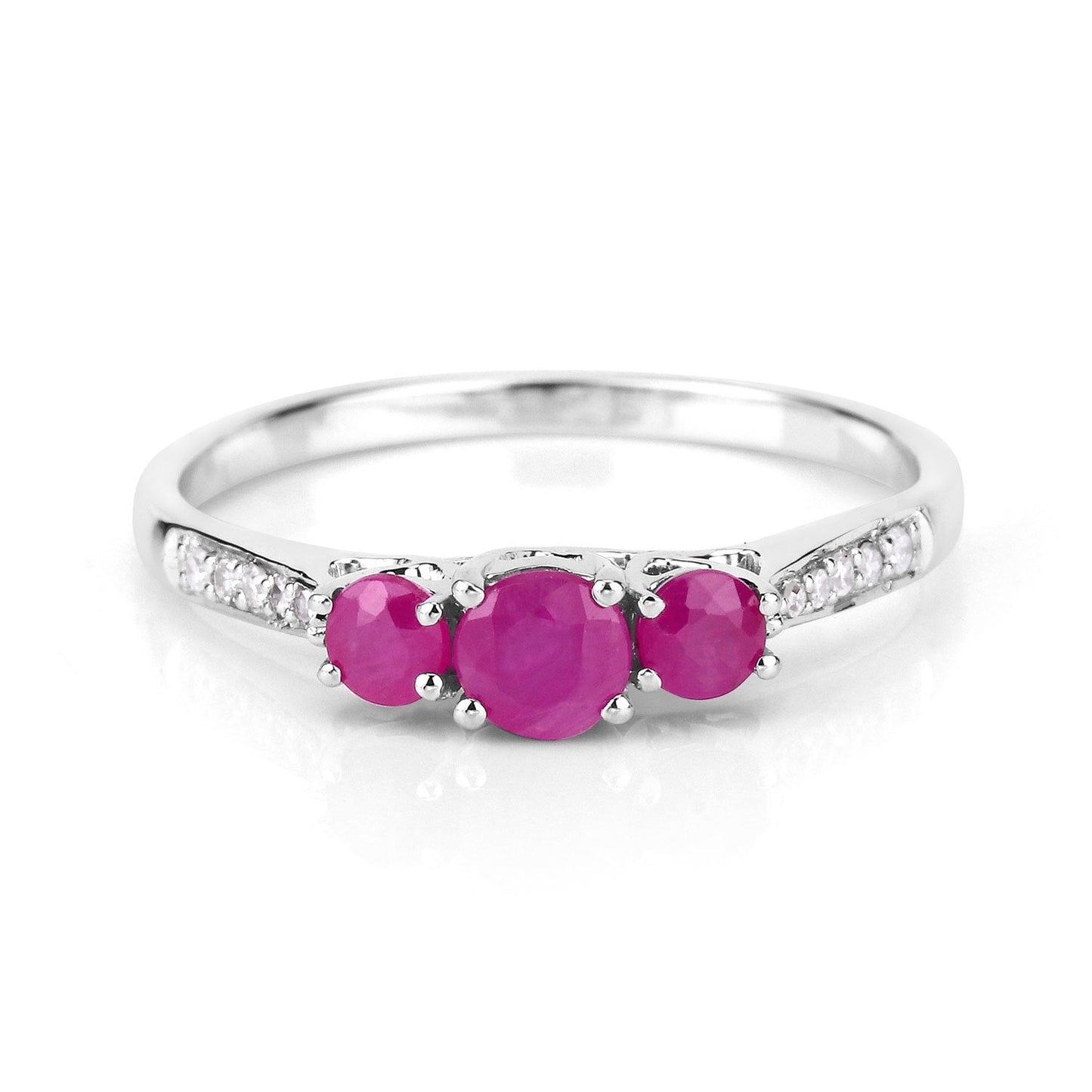 Anillo de oro blanco de 14K con rubí genuino de 0,61 quilates y diamantes blancos