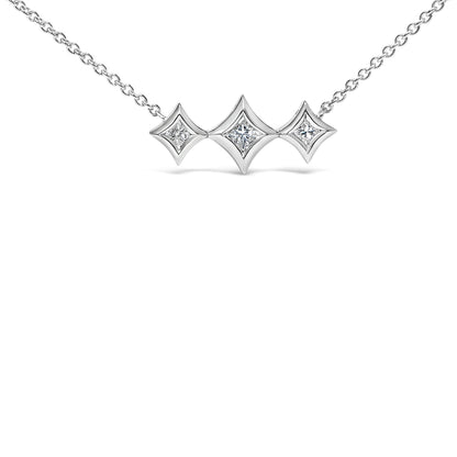 Collar de 10K oro blanco con bisel de 3 diamantes de princesa de forma de cometa y estaciones (color H-I, claridad SI2-I1) - 18 pulgadas
