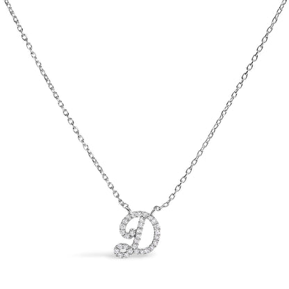 Collar con colgante con acento de diamante en oro blanco de 10K con inicial "A" estilo cursiva