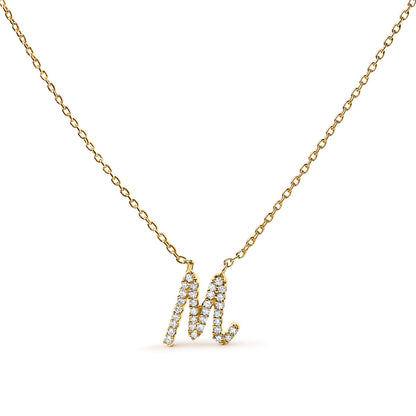 Collar con colgante con acento de diamante en oro blanco de 10K con inicial "A" estilo cursiva