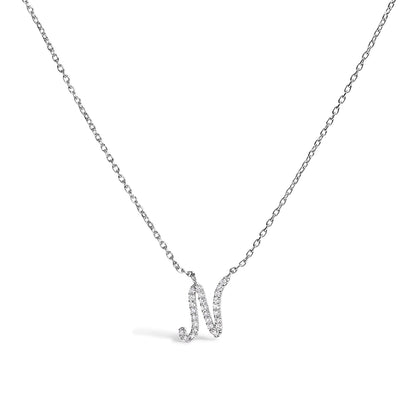 Collar con colgante con acento de diamante en oro blanco de 10K con inicial "A" estilo cursiva