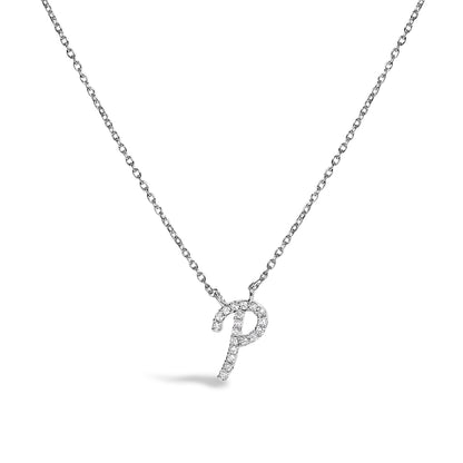 Collar con colgante con acento de diamante en oro blanco de 10K con inicial "A" estilo cursiva