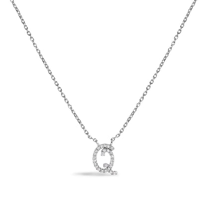 Collar con colgante con acento de diamante en oro blanco de 10K con inicial "A" estilo cursiva