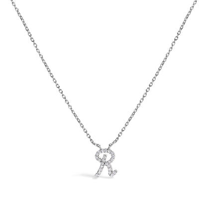 Collar con colgante con acento de diamante en oro blanco de 10K con inicial "A" estilo cursiva