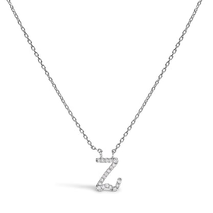 Collar con colgante con acento de diamante en oro blanco de 10K con inicial "A" estilo cursiva