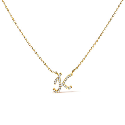Collar con colgante con acento de diamante en oro blanco de 10K con inicial "A" estilo cursiva