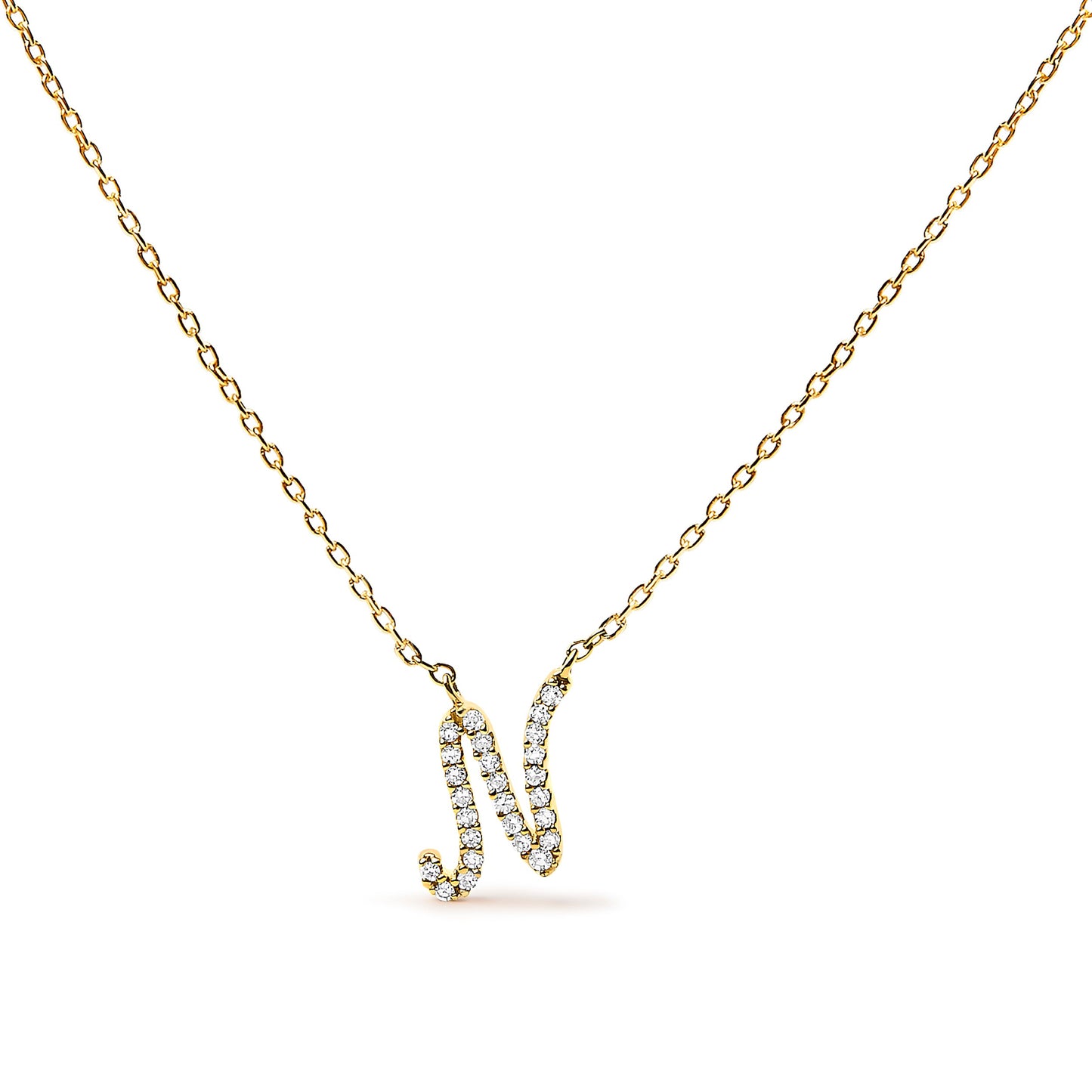 Collar con colgante con acento de diamante en oro blanco de 10K con inicial "A" estilo cursiva