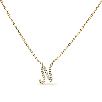 Collar con colgante con acento de diamante en oro blanco de 10K con inicial "A" estilo cursiva