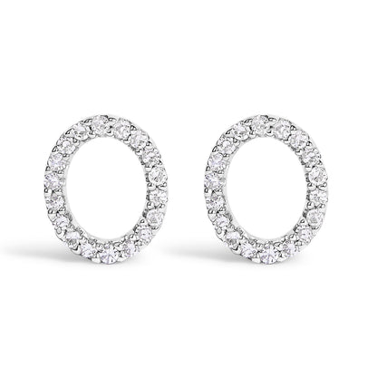 Pendiente de botón con la inicial "A" de diamante de 1/10 quilates de oro blanco de 10 quilates