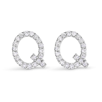 Pendiente de botón con la inicial "A" de diamante de 1/10 quilates de oro blanco de 10 quilates