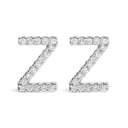 Pendiente de botón con la inicial "A" de diamante de 1/10 quilates de oro blanco de 10 quilates