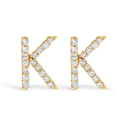 Pendiente de botón con la inicial "A" de diamante de 1/10 quilates de oro blanco de 10 quilates
