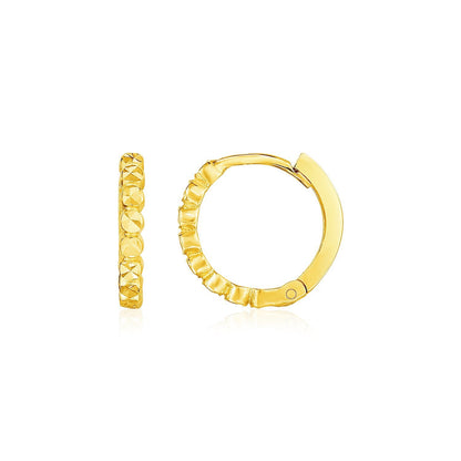 Aretes de aro redondos pequeños texturizados de oro amarillo de 14 quilates