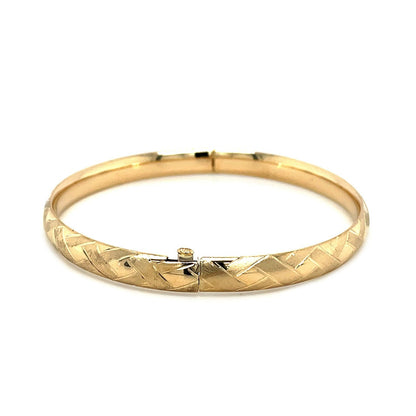 Brazalete abombado de oro amarillo de 14k con motivo trenzado