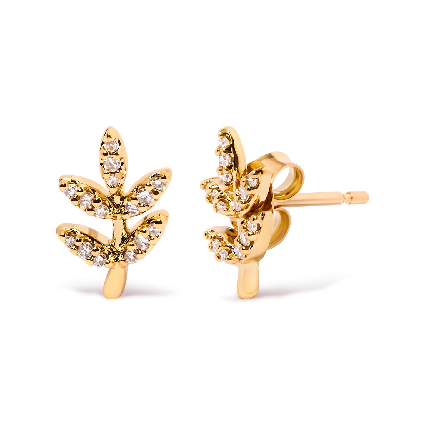 Pendientes de botón de hoja y rama acentuados con diamantes de oro amarillo de 10 qt y 1/10 ct (color H-I, claridad I1-I2)