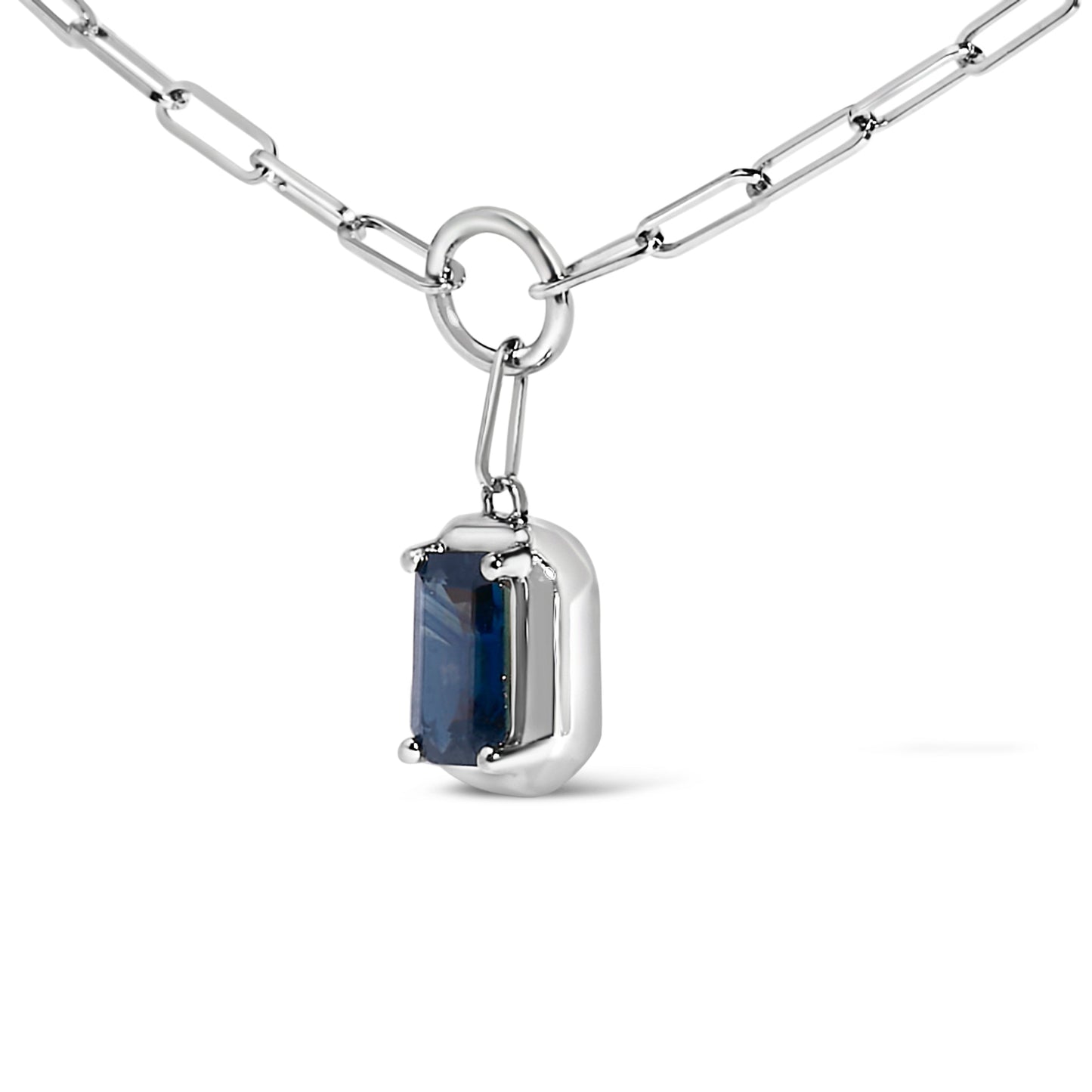 Collar con colgante solitario de zafiro azul corte esmeralda de 6x4 mm de oro blanco de 10K - 18 pulgadas