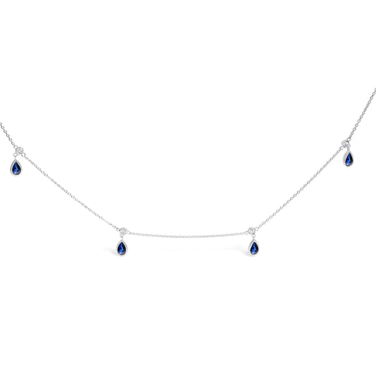 Collar de estación con zafiro azul pera de 5x3 mm y diamante colgante de oro blanco de 10K - 18 pulgadas