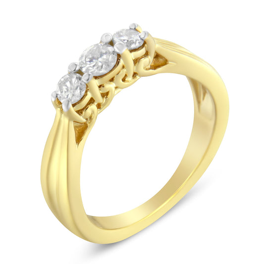 Anillo de tres diamantes de oro amarillo de 10K (0,50 cttw, color J-K, claridad I2-I3)
