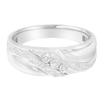 Anillo de boda para hombre de oro blanco de 10K con tres piedras de diamantes engastadas en canal de 1/10 quilates (color I-J, claridad I1-I2) - Talla 10
