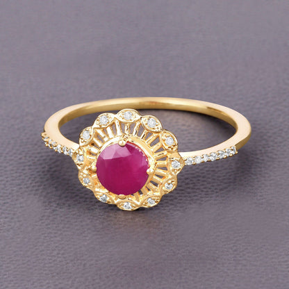 Anillo de oro amarillo de 14K con rubí genuino de 0,68 quilates y diamantes blancos