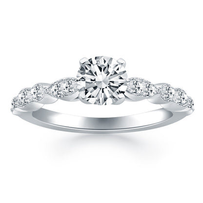 Anillo de compromiso de oro blanco de 14 quilates con diamantes de talla especial