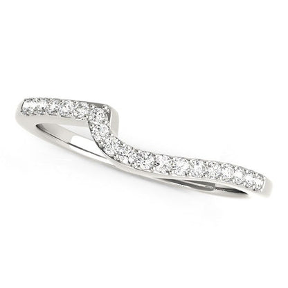 Anillo de boda con diamantes redondos y diseño curvo de oro blanco de 14 quilates (1/4 quilates en total)