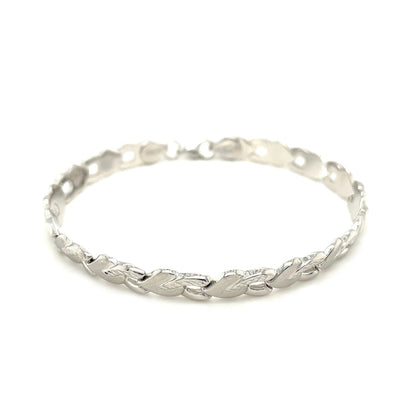 Pulsera de oro blanco de 14k con forma de corazón texturizado