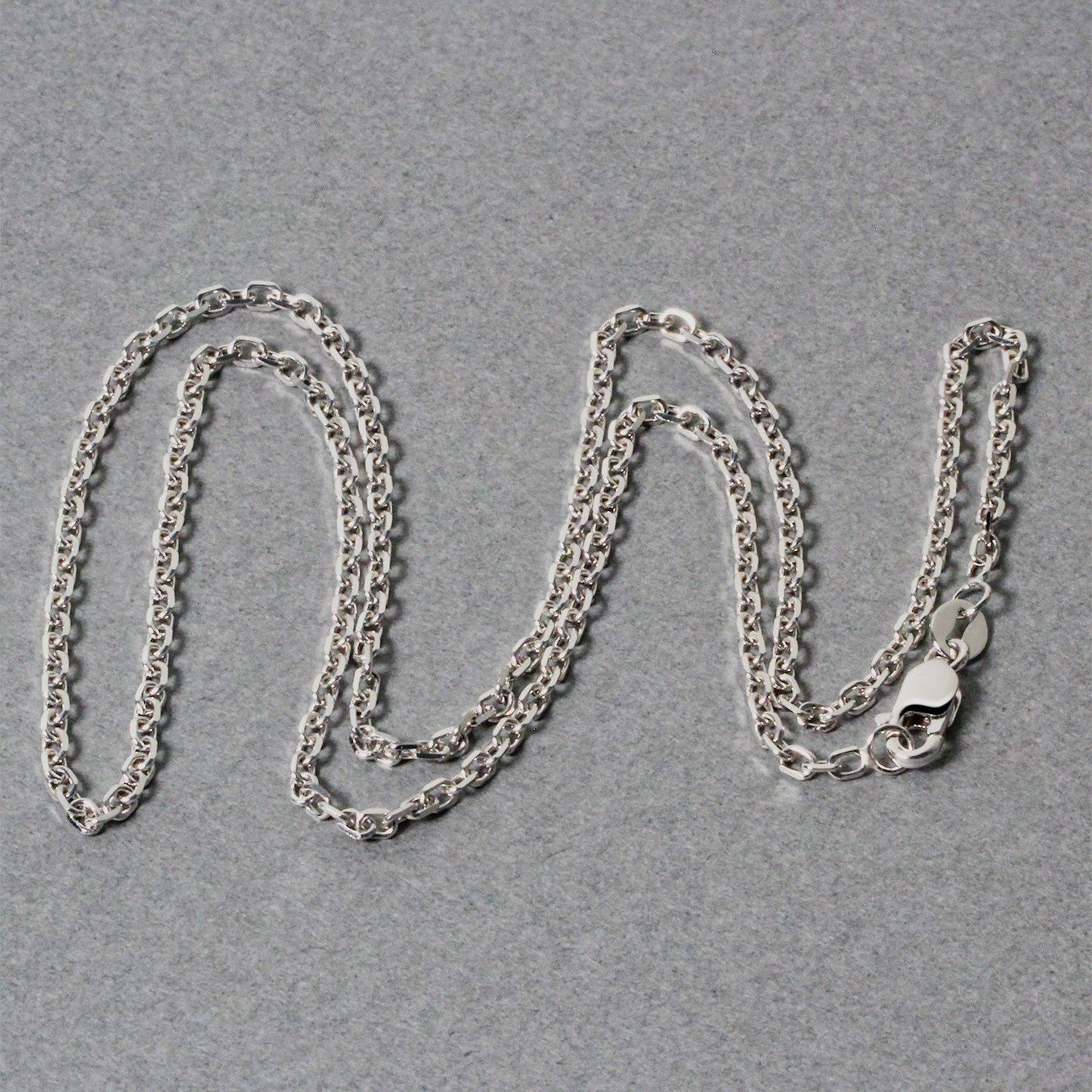 Cadena de eslabones tipo cable de 14k en oro blanco con corte de diamante de 1.8mm