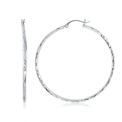 Pendientes de aro de oro blanco de 14k con corte de diamante (4.45 cm de diámetro)