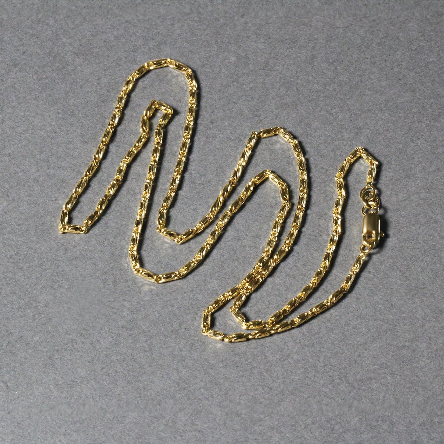 Cadena con colgante de eslabones calados corte diamante en oro amarillo de 14k (1,5 mm)