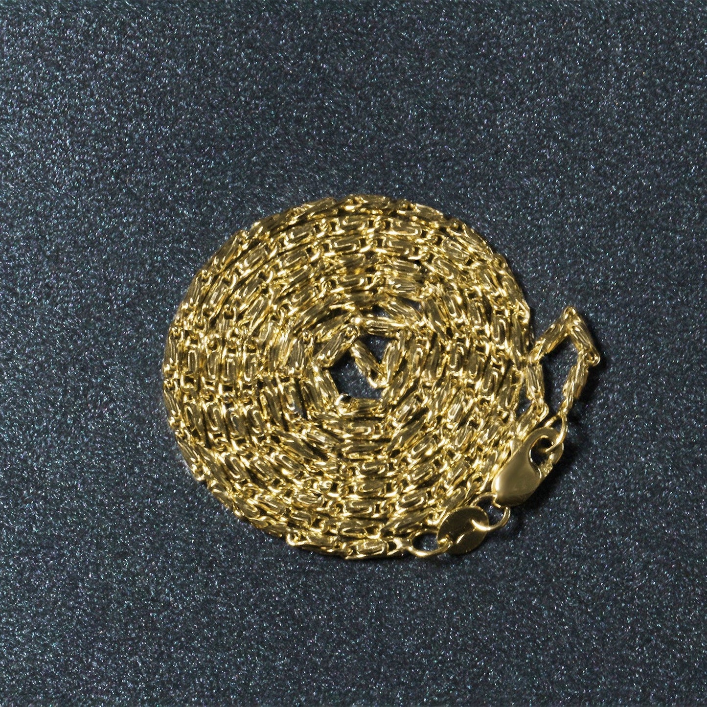 Cadena con colgante de eslabones calados corte diamante en oro amarillo de 14k (1,5 mm)