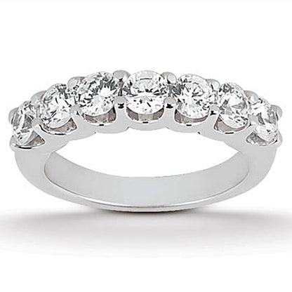 Anillo de boda de oro blanco de 14k con diamantes y engaste compartido en forma de U festoneado